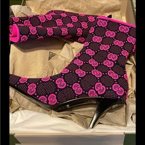 GUCCI
Technical Jersey Knit GG Monogram Square
75mm Ankle Boots Blk Neon Fucsia